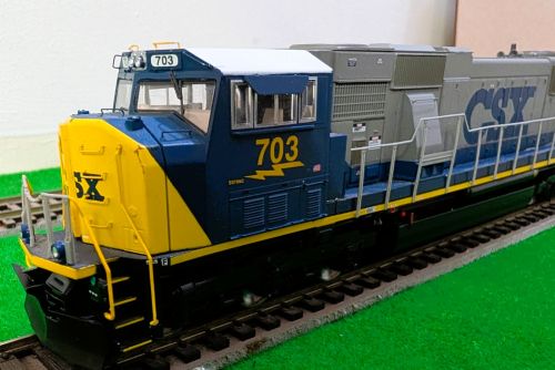 Athearn's SD70MAC Diesel Locomotive CSX (Pre-Owned)