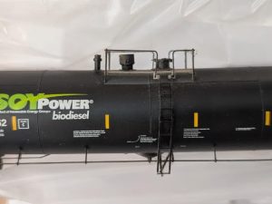 WALTHERS HO Scale 55' Trinity 30,145-Gallon Tank Car (Pre-owned)