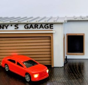 HO/OO Automobile Garage with Lighted Car